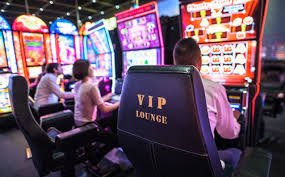 Tampilan live dealer roulette dan baccarat di aplikasi kawan togel dengan studio multi-kamera berkualitas tinggi